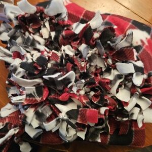 Plaid Fleece Knot Blanket-reversible